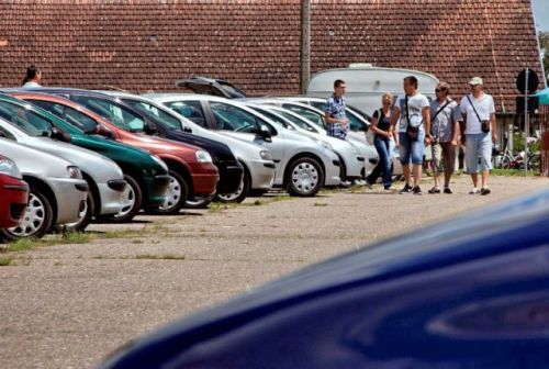 Oživela auto pijaca